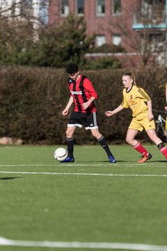 Bild 335 - B-Juniorinnen SG Weststeinburg/Bei - SV Fisia 03 : Ergebnis: 1:2